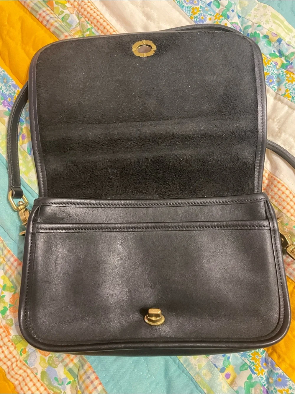 Vintage Coach 9755 Pocket purse black leather